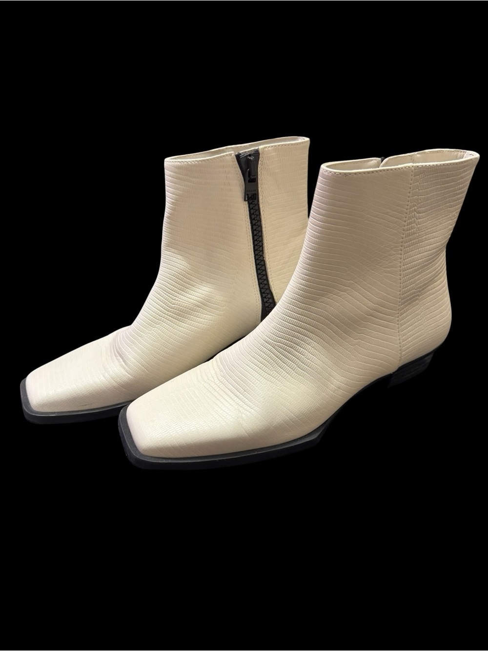 Frame le Maddox ankle cream boots euro 37.5 or 7 reg $498